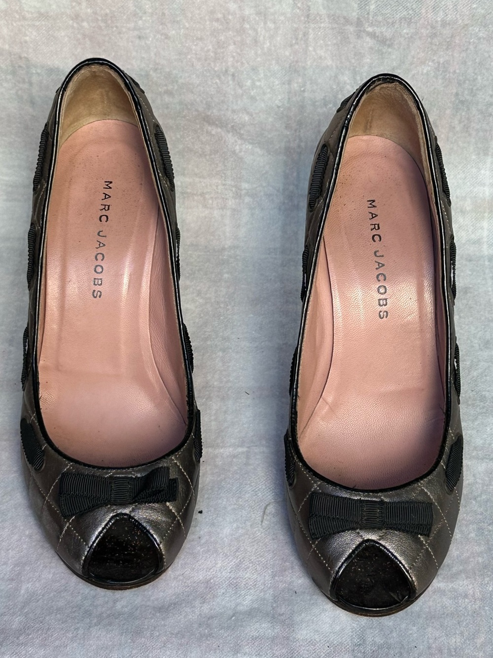 Marc Jacobs Metallic Silver Peep-Toe Bow Heels - Picture 2 of 4